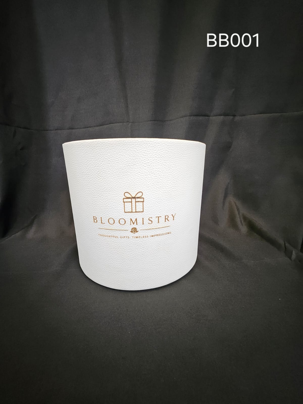 Deep round presentation box in white leatherette with gold Bloomistry mark