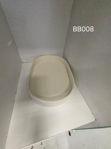 Low oval presentation box in ivory