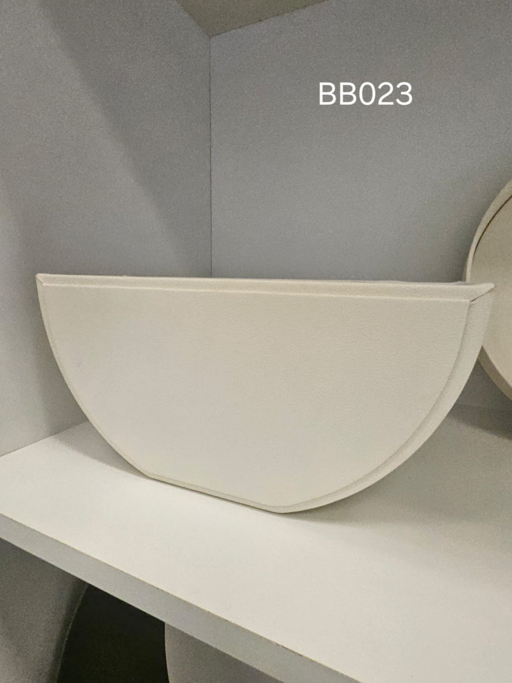 Half-moon box in ivory, flat along one edge