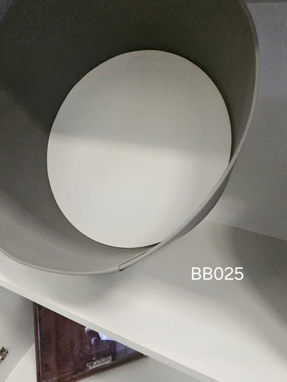 Deep round band in ivory with no base