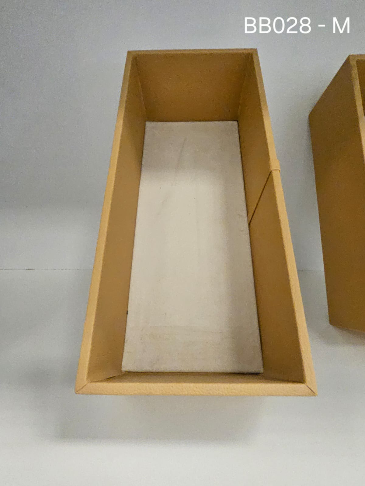 Open rectangular tray in natural wood with visible grain